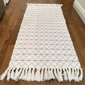 Clean White Boho Style Geometric Woven Cotton Accent Rug Runner Hand Tied Fringe